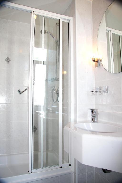 Stichwehs Hotel Am Bahnhof Elze Εξωτερικό φωτογραφία