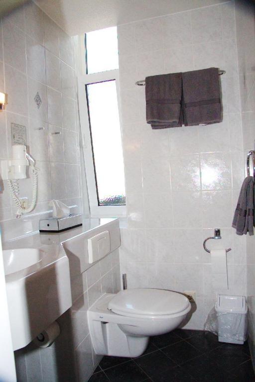 Stichwehs Hotel Am Bahnhof Elze Εξωτερικό φωτογραφία